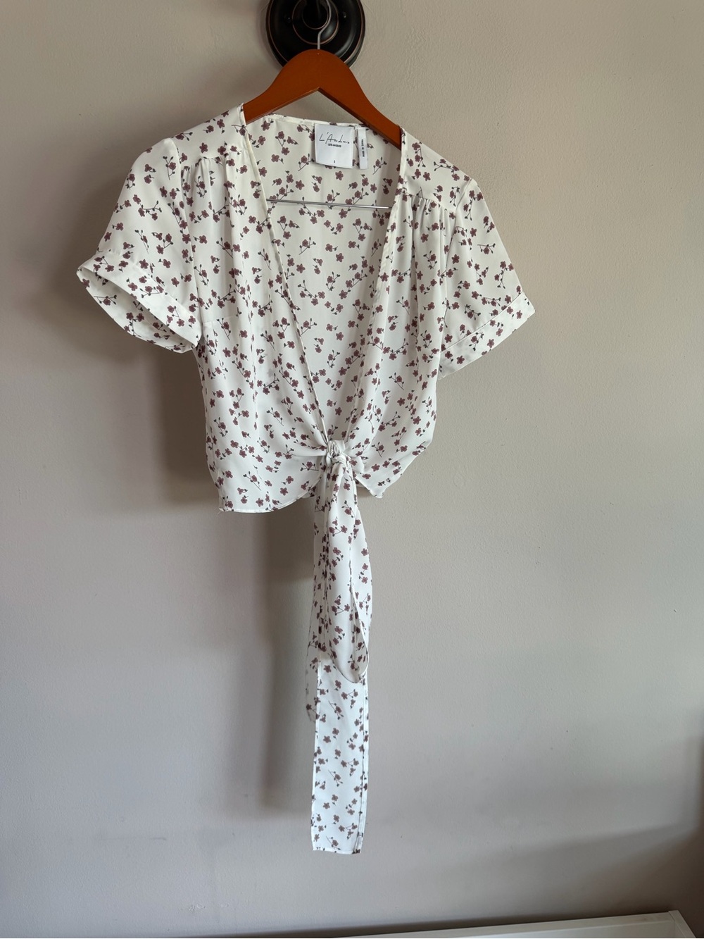 L'Academie Los Angeles Floral Tie Front Crop Top Cream Burgundy Short Sleeve S